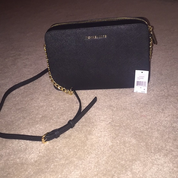 Michael Kors Handbags - NWT Michael Kors Crossbody Bag